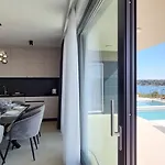 Διαμέρισμα Luxury Mukalba *