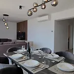 Luxury Mukalba * Μεντουλίν