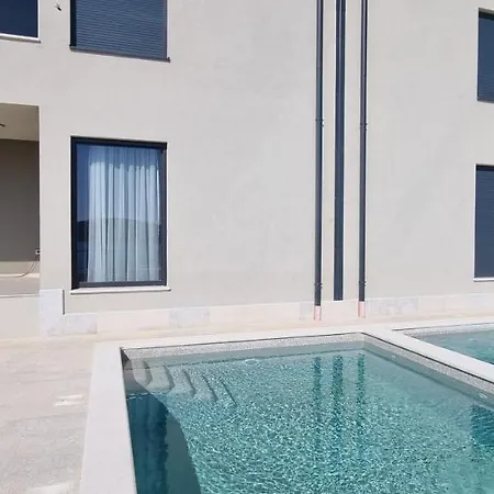 Apartment Luxury Mukalba *